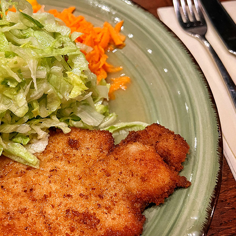 Schnitzel mit Salat